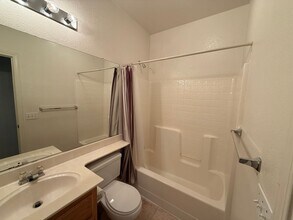 1585 Headslane Rd in West Sacramento, CA - Building Photo - Building Photo