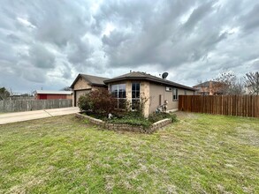 2736 Breezy Point Cove in Round Rock, TX - Building Photo - Building Photo