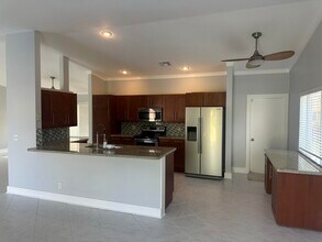 5810 NW 37th Ave in Coconut Creek, FL - Building Photo - Building Photo
