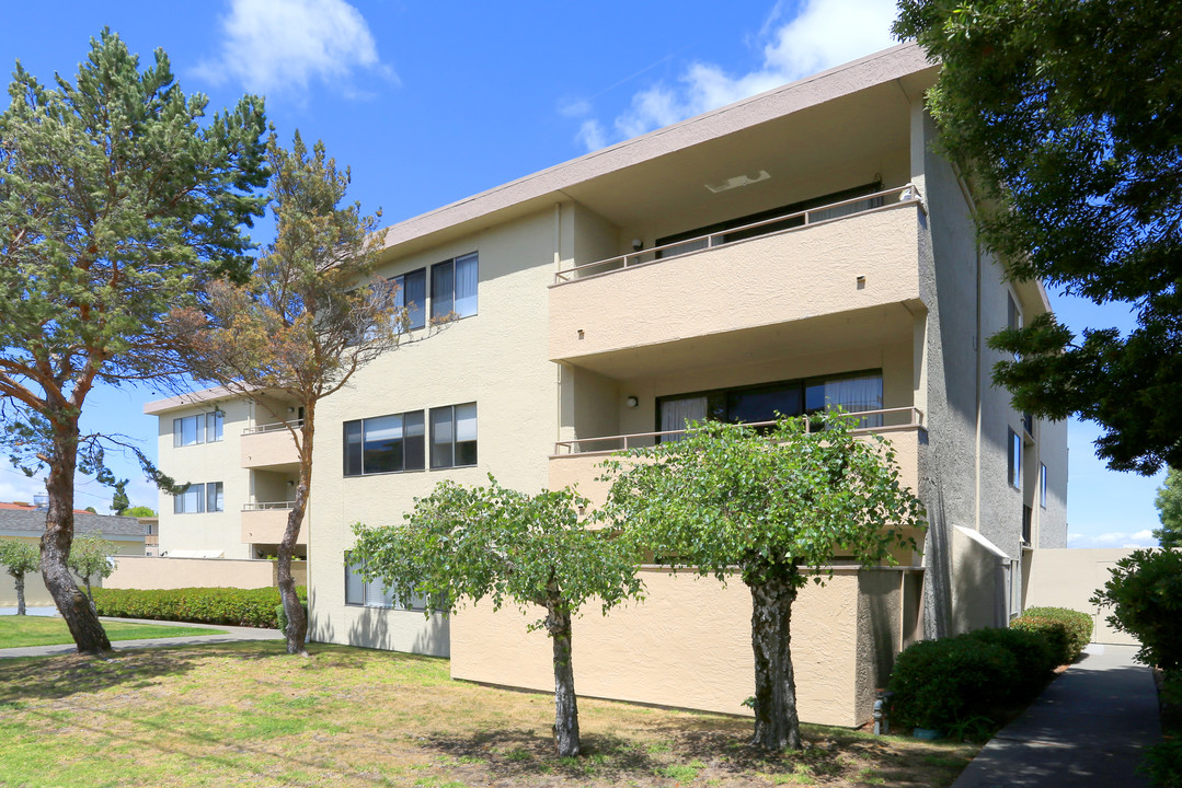 1280 El Camino Real in Millbrae, CA - Building Photo