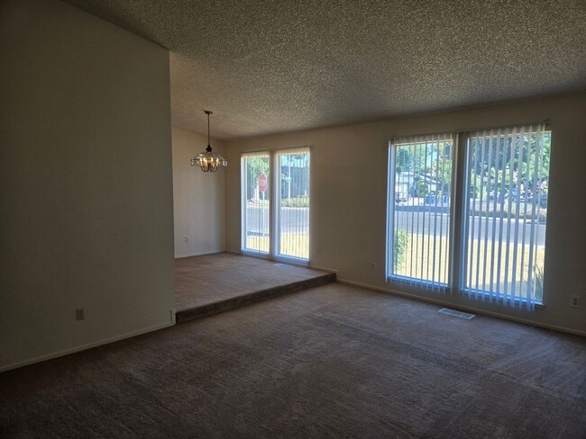 2000 Dorset Ln in Modesto, CA - Building Photo - Building Photo