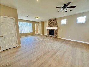 6196 Glimmering Light Ave in Las Vegas, NV - Building Photo - Building Photo