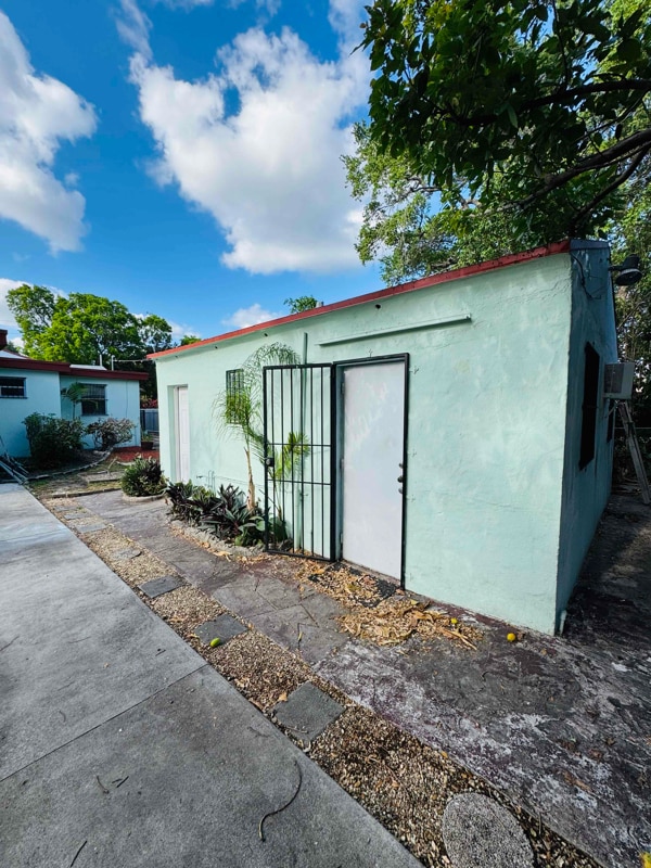 1810 SW 24th Ter in Miami, FL - Building Photo - Building Photo