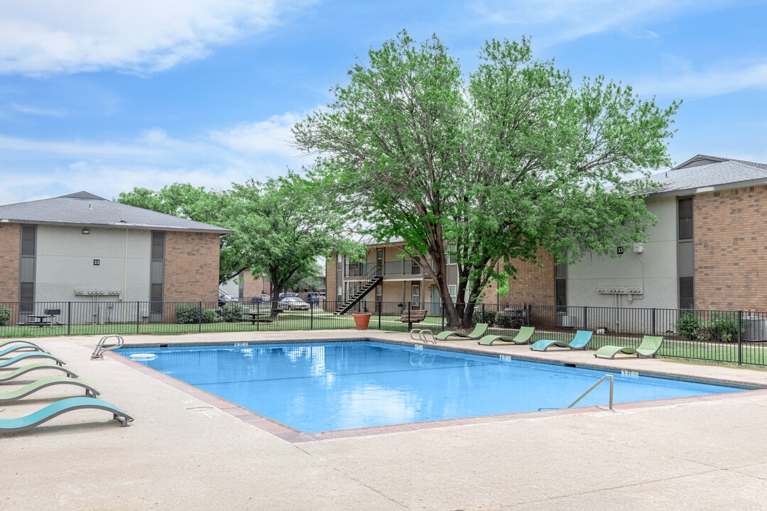 Indiana Village in Lubbock, TX - Foto de edificio