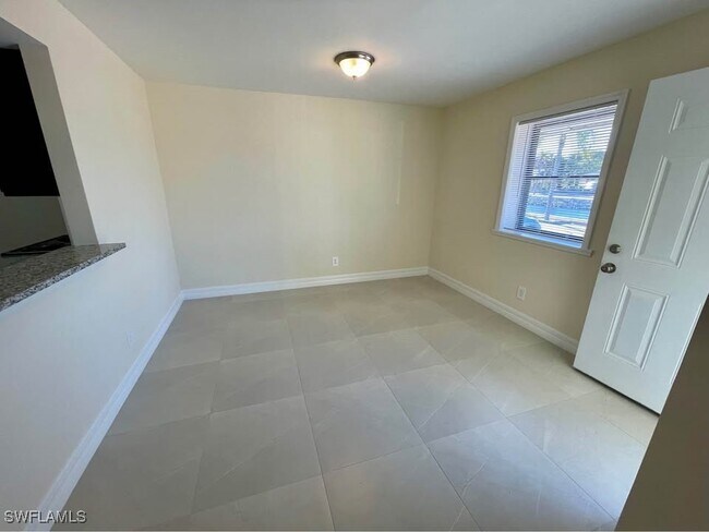 4052 Bayshore Dr in Naples, FL - Building Photo - Building Photo