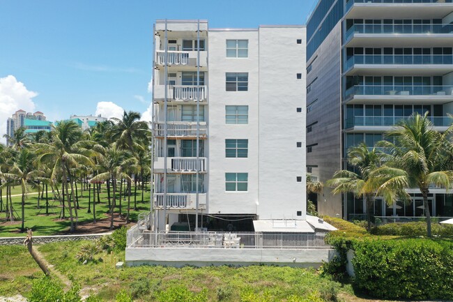 301 Ocean Dr in Miami Beach, FL - Building Photo - Building Photo