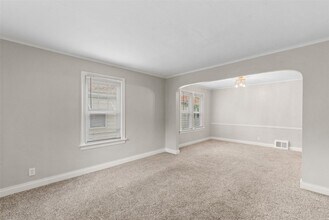 7621 Weaver Ave in Maplewood, MO - Building Photo - Building Photo