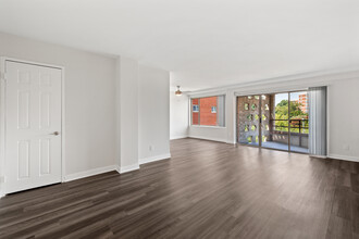 Wellington in Arlington, VA - Building Photo - Interior Photo