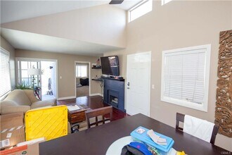 210 20th St in Newport Beach, CA - Building Photo - Building Photo