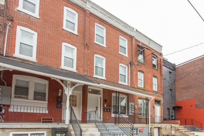 4129 Parrish St, Unit 2 in Philadelphia, PA - Foto de edificio - Building Photo