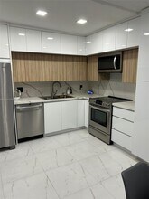 21 Jacaranda Country Club Dr in Plantation, FL - Building Photo - Building Photo
