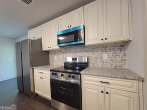 402 Loblolly Ridge in Locust Grove, GA - Building Photo - Building Photo