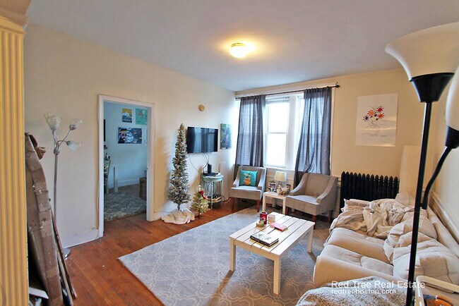 318 Saint Paul St, Unit 5 in Brookline, MA - Foto de edificio - Building Photo