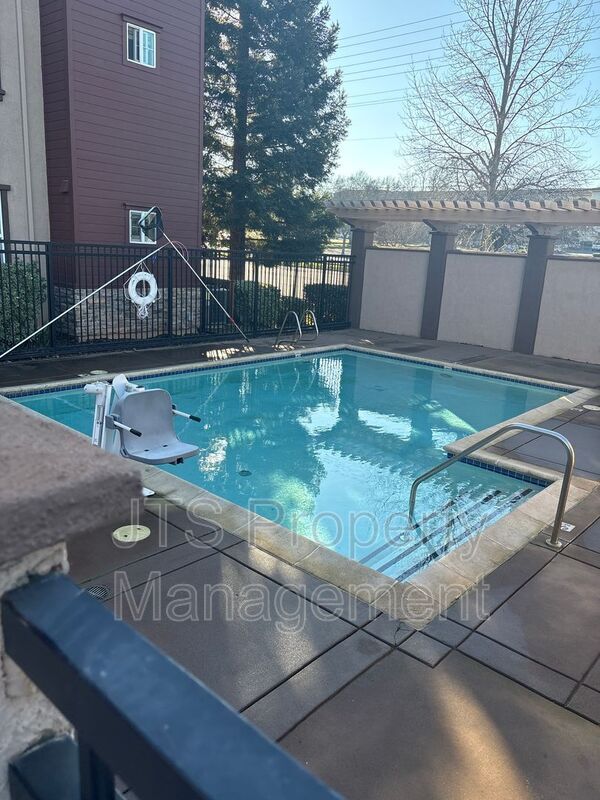 12400 Fair Oaks Blvd in Fair Oaks, CA - Building Photo - Building Photo