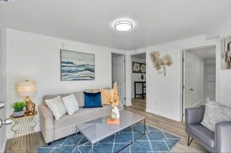 2025 34th Ave, Unit A in Oakland, CA - Foto de edificio - Building Photo