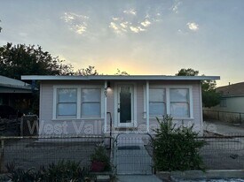 405 Buchanan St in Taft, CA - Building Photo