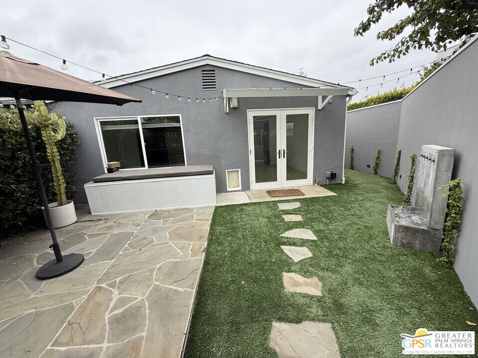2030 Ocean Park Blvd in Santa Monica, CA - Building Photo