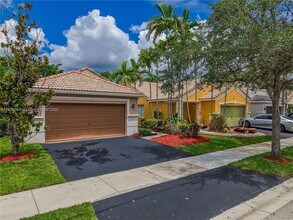 1509 Canary Island Dr in Weston, FL - Building Photo - Building Photo