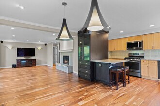 12135 107th Ave NE in Kirkland, WA - Building Photo - Building Photo