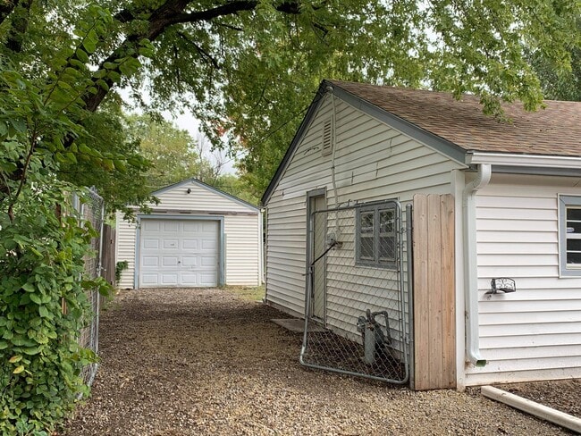 504 S All Hallows St in Wichita, KS - Building Photo - Building Photo
