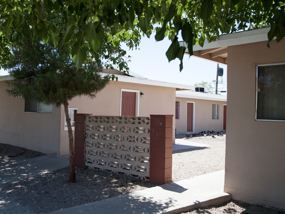 Cedar Arms in Las Vegas, NV - Building Photo