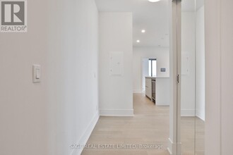 1-701 Hillsdale Ave W in Toronto, ON - Building Photo - Building Photo
