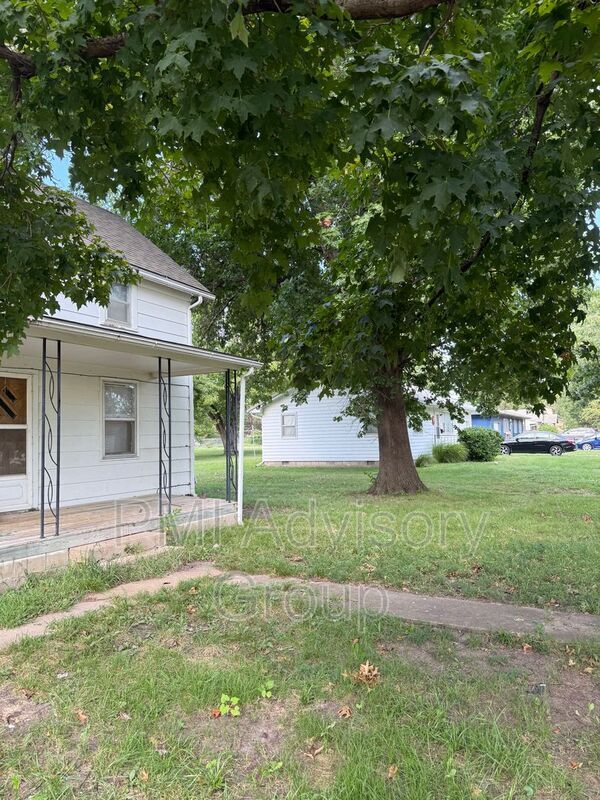 property at 104 Holliday St