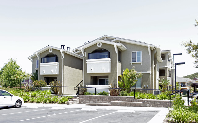 Hunters Pointe in Carlsbad, CA - Building Photo - Building Photo