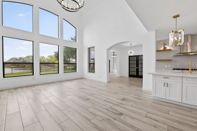 3839 Lakeridge Canyon Dr