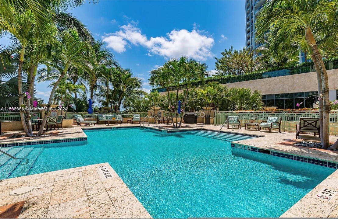 3400 SW 27th Ave, Unit 405 in Miami, FL - Building Photo