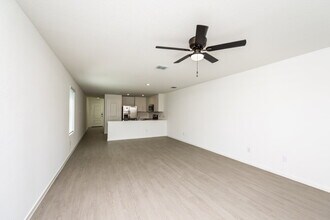 1235 Maple St in Wilmer, TX - Foto de edificio - Building Photo