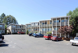 Tigard Terrace Apartments in Tigard, OR - Building Photo - Building Photo