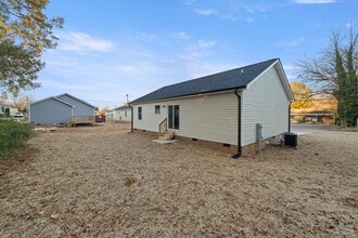 527 W Cemetery St in Salisbury, NC - Building Photo - Building Photo