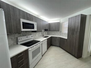 5850 Camino Del Sol in Boca Raton, FL - Building Photo - Building Photo