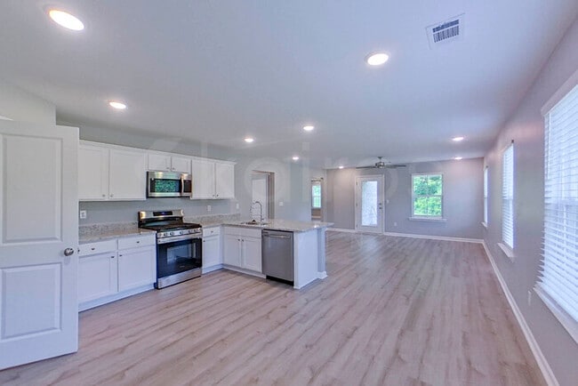 661 June St in Prattville, AL - Foto de edificio - Building Photo