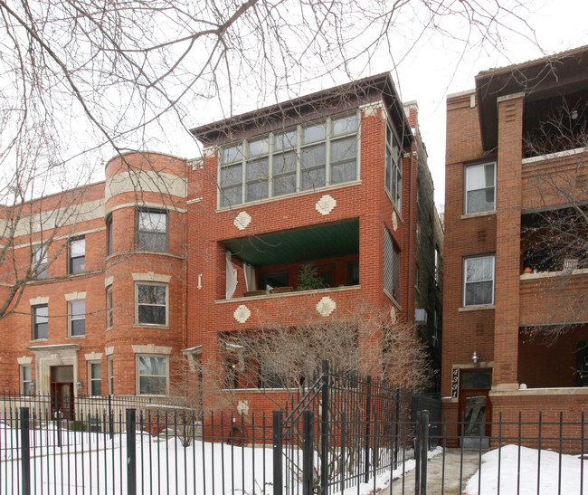 4335 N Kenmore Ave in Chicago, IL - Foto de edificio - Building Photo