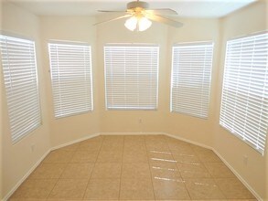 9045 W Holly St in Phoenix, AZ - Building Photo - Building Photo