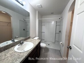 438 Shadow Lakes Dr in Lehigh Acres, FL - Building Photo - Building Photo