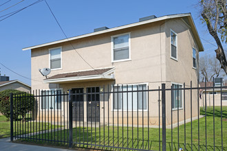 Memorial Village in Sanger, CA - Building Photo - Building Photo