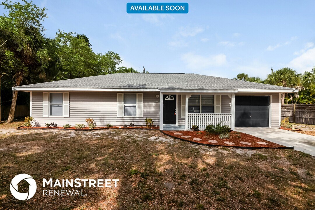 4816 Pompano Rd in Venice, FL - Building Photo