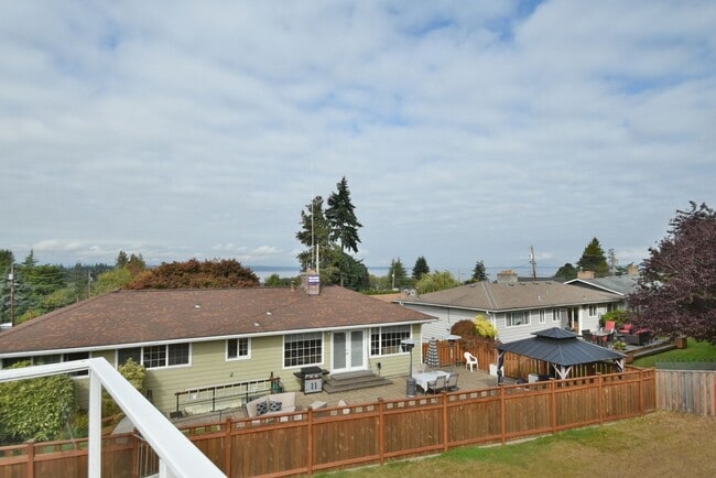 849 Poplar Way in Edmonds, WA - Building Photo - Building Photo