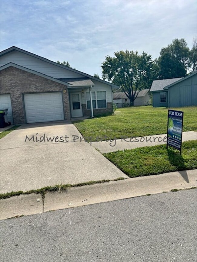 503 NE Austin St in Oak Grove, MO - Building Photo - Building Photo