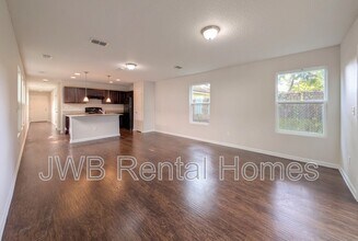 8950 Dandy Ave in Jacksonville, FL - Building Photo - Building Photo