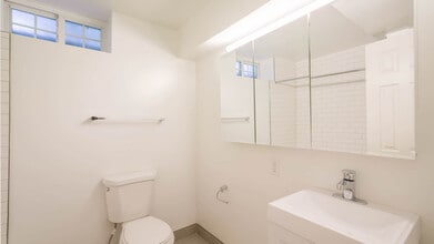 Sheffield Court in Arlington, VA - Building Photo - Building Photo