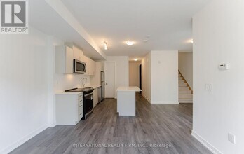 1650 Victoria Park Ave in Toronto, ON - Building Photo - Building Photo