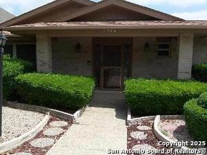 5906 Bayou Bend in San Antonio, TX - Building Photo
