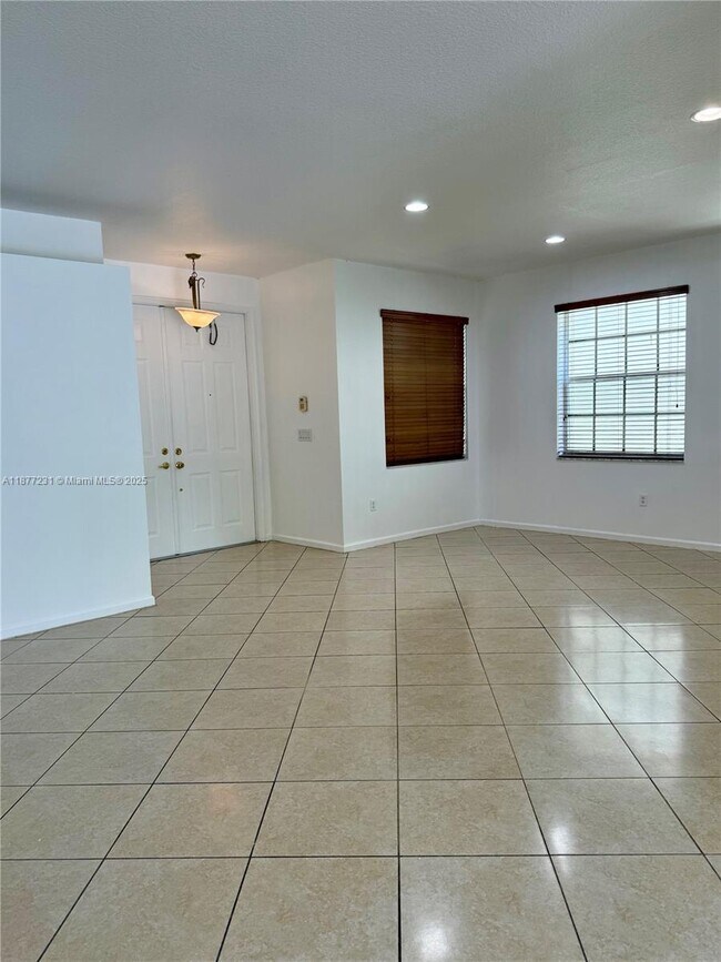 9040 Dupont Pl in Wellington, FL - Building Photo - Building Photo