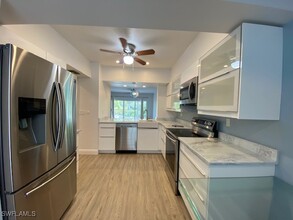 328 Sugar Pine Ln in Naples, FL - Foto de edificio - Building Photo