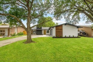 3320 High Lark Dr in Dallas, TX - Building Photo