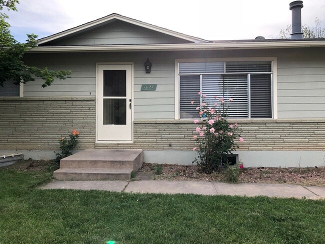 3 Bed, 2 Bath Home with 2 Bonus Basement Rooms – Prime Location Near CSU | Available June 10th!